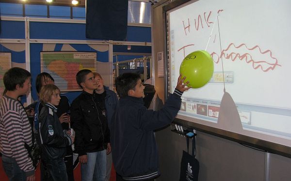 iBoard IB104, najveća tabla na dohvat ruke svima